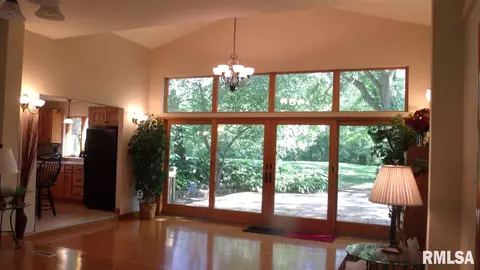 360 Emmy Rd, Macomb, IL 61455 photo 5