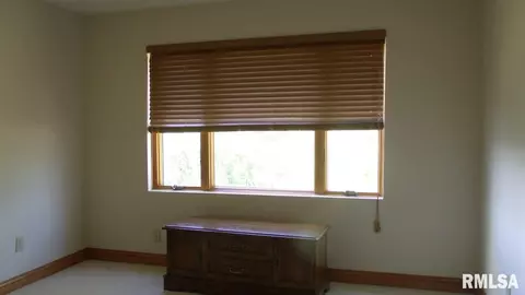 360 Emmy Rd, Macomb, IL 61455 photo 11