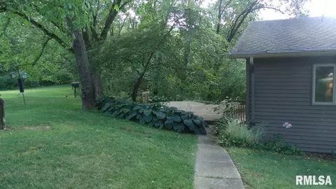 360 Emmy Rd, Macomb, IL 61455 photo 4