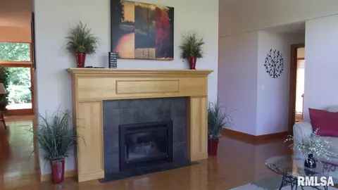 360 Emmy Rd, Macomb, IL 61455 photo 7