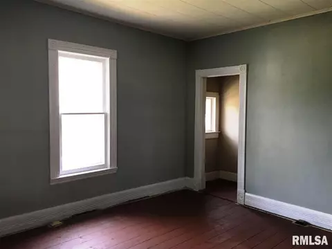 105 S Liberty, Eureka, IL 61530 photo 5