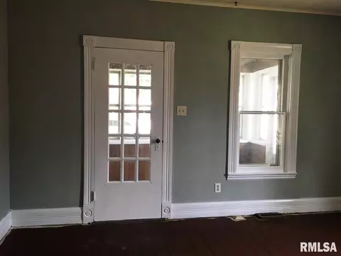 105 S Liberty, Eureka, IL 61530 photo 3