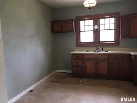 105 S Liberty, Eureka, IL 61530 photo 7