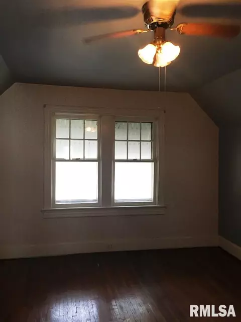 105 S Liberty, Eureka, IL 61530 photo 10