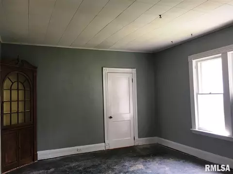 105 S Liberty, Eureka, IL 61530 photo 9