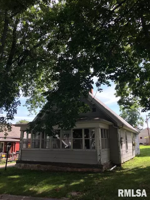 105 S Liberty, Eureka, IL 61530 photo 1