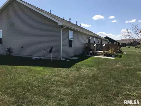 1301 Mitchell St, Washington, IL 61571 photo 3