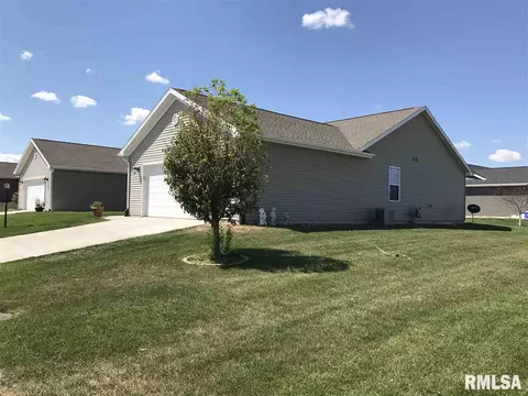 1301 Mitchell St, Washington, IL 61571 photo 2