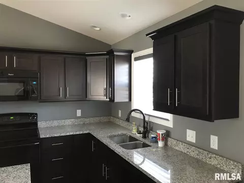 1301 Mitchell St, Washington, IL 61571 photo 4