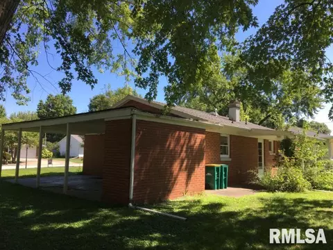 903 Bobby, Macomb, IL 61455 photo 2