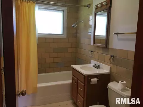 903 Bobby, Macomb, IL 61455 photo 9