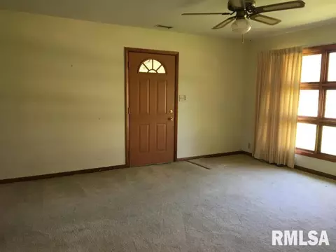 903 Bobby, Macomb, IL 61455 photo 3