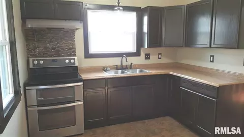 390 W Maple St, Canton, IL 61520 photo 28
