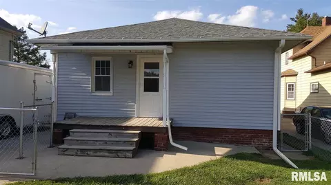 390 W Maple St, Canton, IL 61520 photo 3