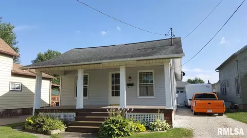 390 W Maple St, Canton, IL 61520 photo 1