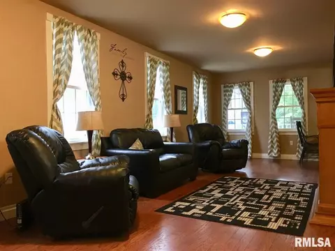 426 S Randolph St, Macomb, IL 61455 photo 7