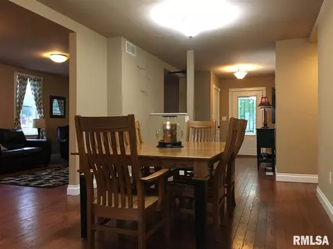 426 S Randolph St, Macomb, IL 61455 photo 4