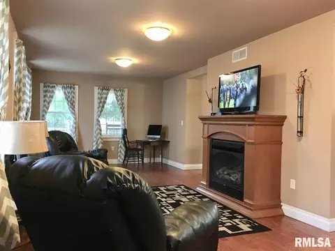426 S Randolph St, Macomb, IL 61455 photo 5