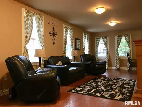 426 S Randolph St, Macomb, IL 61455 photo 6
