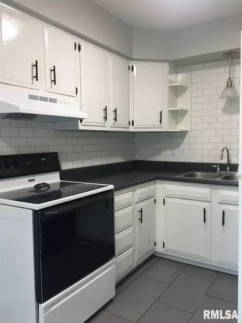 345 Jamestown Rd, Macomb, IL 61455 photo 6