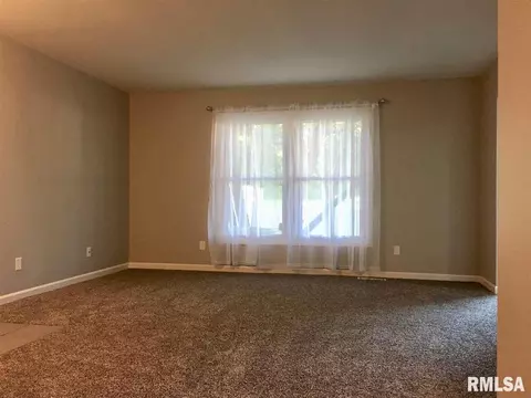 345 Jamestown Rd, Macomb, IL 61455 photo 3