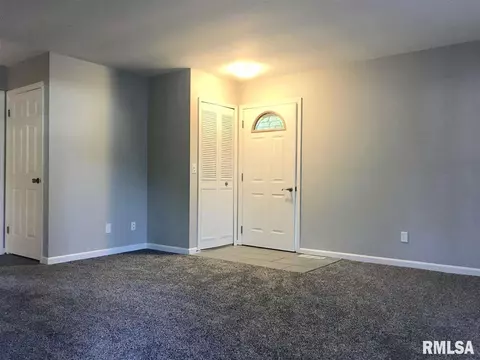 345 Jamestown Rd, Macomb, IL 61455 photo 2