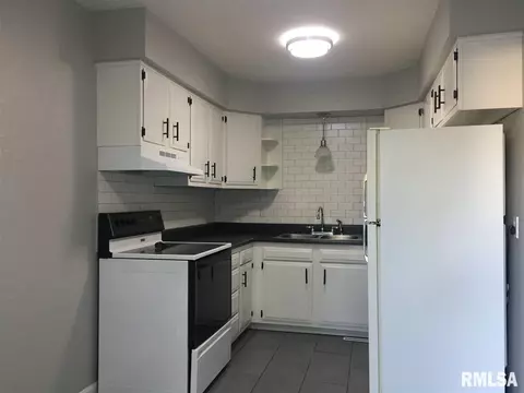 345 Jamestown Rd, Macomb, IL 61455 photo 4