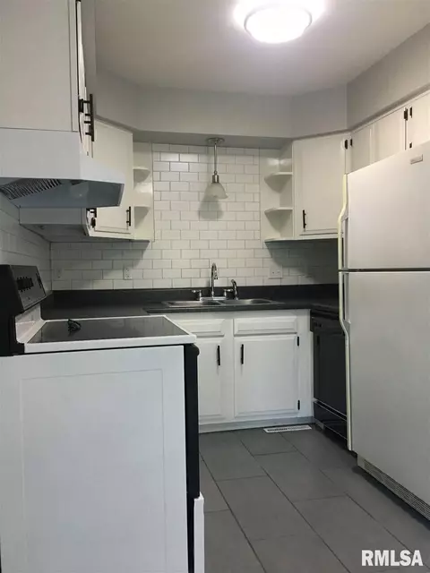 345 Jamestown Rd, Macomb, IL 61455 photo 5