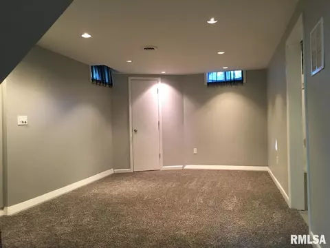 345 Jamestown Rd, Macomb, IL 61455 photo 11