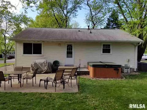 2210 Easter Ave, Pekin, IL 61554 photo 3