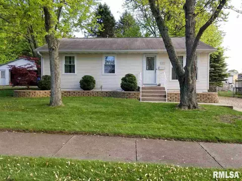 2210 Easter Ave, Pekin, IL 61554 photo 1