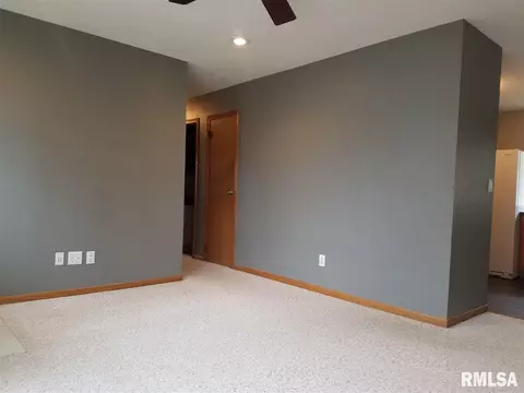 2210 Easter Ave, Pekin, IL 61554 photo 5