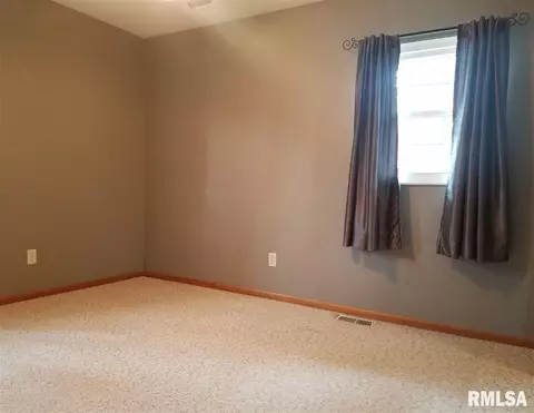 2210 Easter Ave, Pekin, IL 61554 photo 16