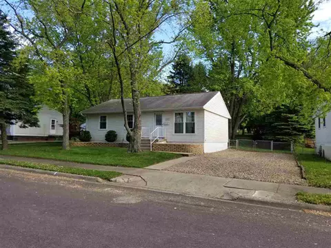 2210 Easter Ave, Pekin, IL 61554 photo 2