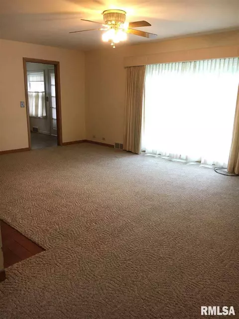 314 E James St, Eureka, IL 61530 photo 20