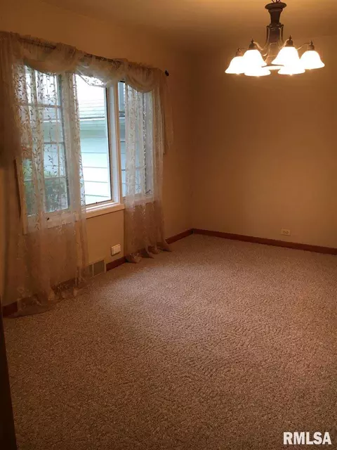 314 E James St, Eureka, IL 61530 photo 21