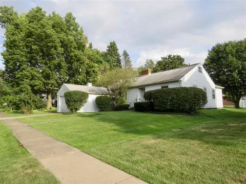 314 E James St, Eureka, IL 61530 photo 1