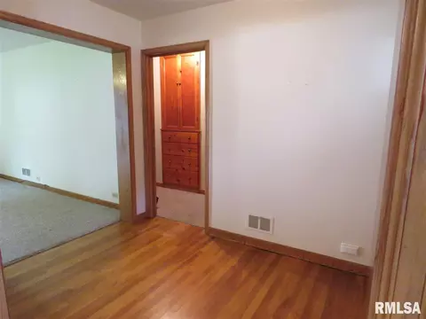 314 E James St, Eureka, IL 61530 photo 4