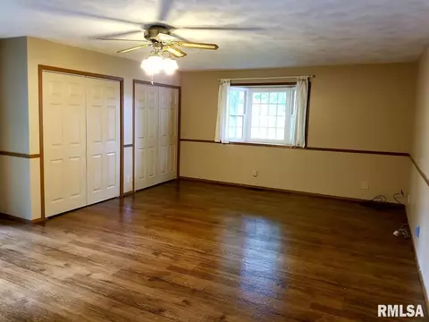 1465 E Spruce St, Canton, IL 61520 photo 11
