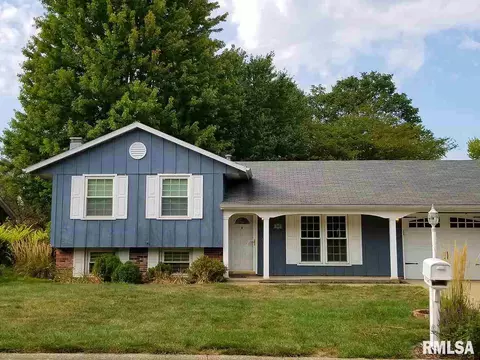 1465 E Spruce St, Canton, IL 61520 photo 1