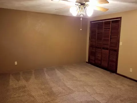 1465 E Spruce St, Canton, IL 61520 photo 23