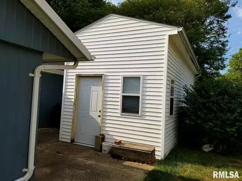 1465 E Spruce St, Canton, IL 61520 photo 5