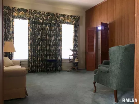 705 S Lafayette St, Macomb, IL 61455 photo 3