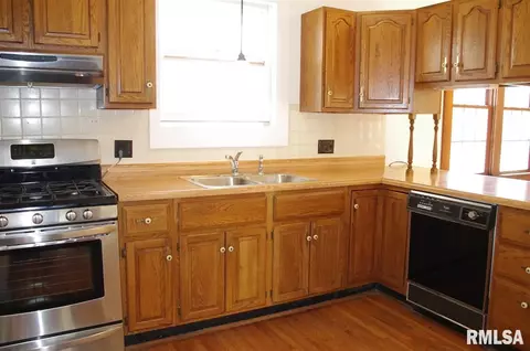 610 Beverly Ave, Macomb, IL 61455 photo 9