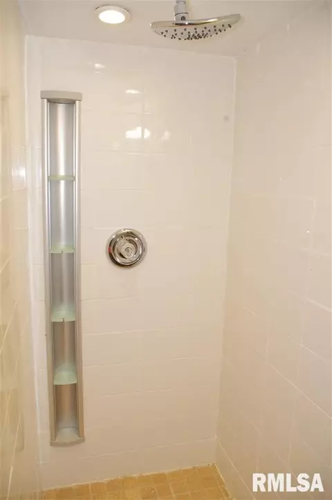 610 Beverly Ave, Macomb, IL 61455 photo 25