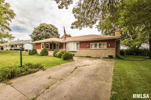 100 Pieper Cir, Delavan, IL 61734 photo 2