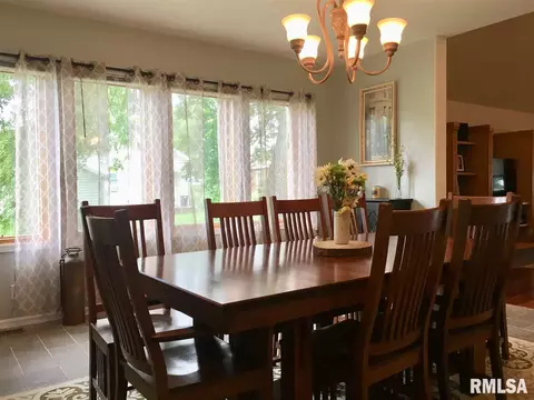 1110 E Washington St, Macomb, IL 61455 photo 12