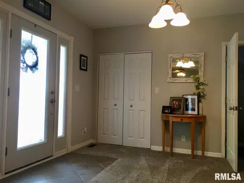1110 E Washington St, Macomb, IL 61455 photo 2