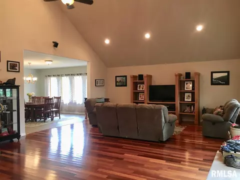 1110 E Washington St, Macomb, IL 61455 photo 14