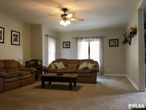 1110 E Washington St, Macomb, IL 61455 photo 5